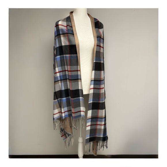 Vera Bradley Accessories - ✨ Vera Bradley Colorful Plaid Wrap